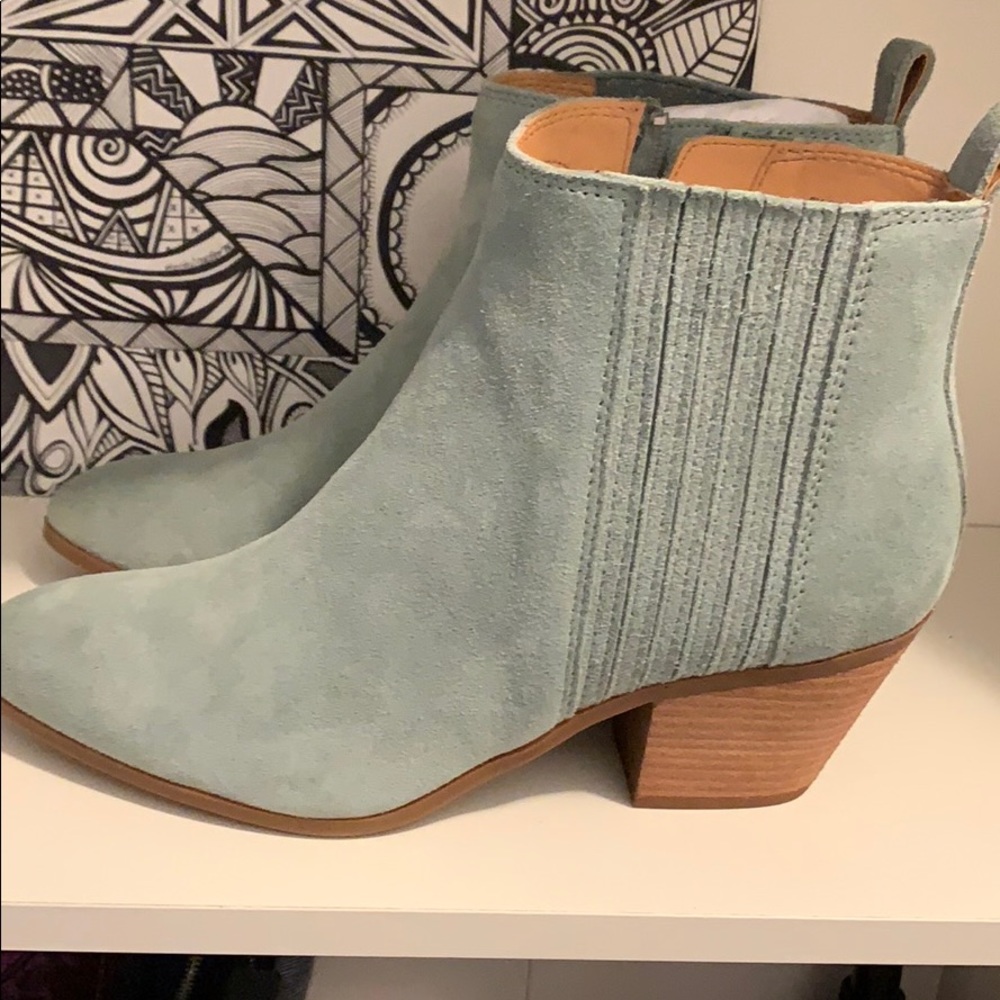 FRYE Women size 9 Jacy Chelsea Boot NIB